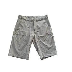 OAKLEY Golf Khaki/Tan shorts size men's size 30, Lightweight performance